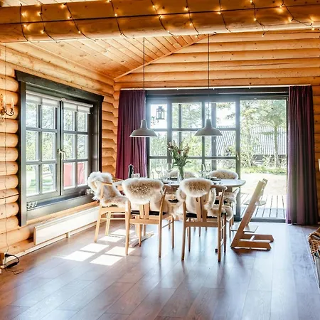 Casa de Férias Authentic Log House Amid Evergreens In Vendsyssel *