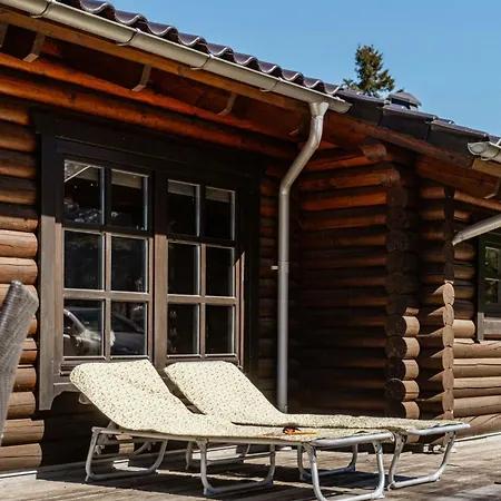 Authentic Log House Amid Evergreens In Vendsyssel Casa de Férias