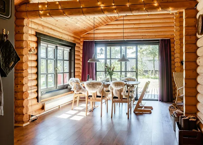 בית נופש Authentic Log House Amid Evergreens In Vendsyssel *