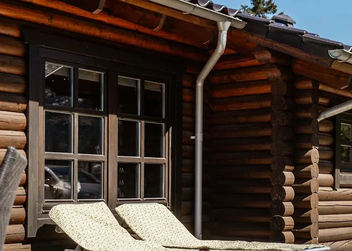 Authentic Log House Amid Evergreens In Vendsyssel בית נופש