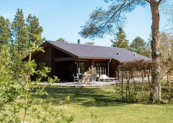 Authentic Log House Amid Evergreens In Vendsyssel Дом отдыха